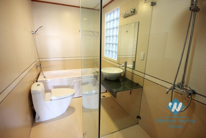 04 bedrooms house with lake view for rent in Tay Ho area 